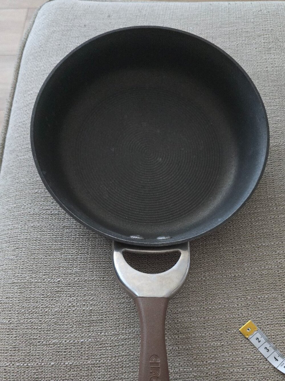Circulon Symmetry Hard-Anodized Nonstick Frying Pan, 8.5-Inch, Brown lot of 2